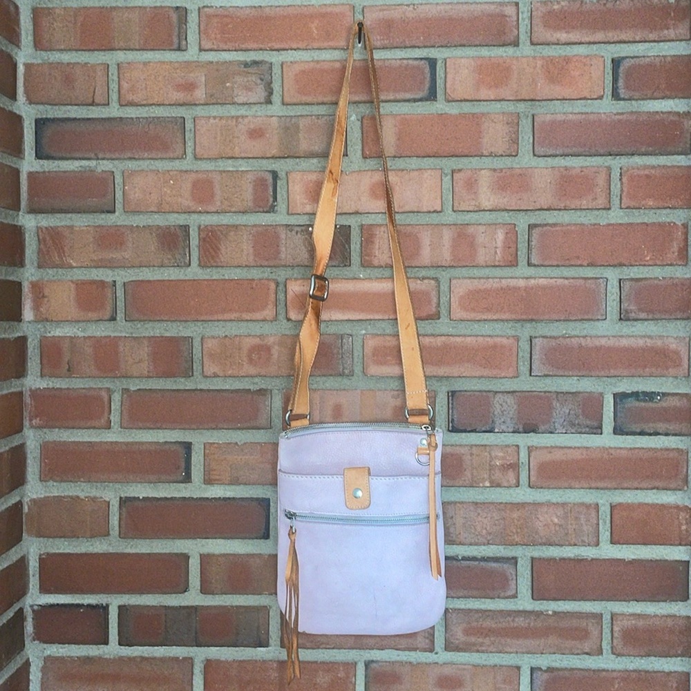 Roots lavendar letaher cognac strap side bag crossbody zippered pockets adju